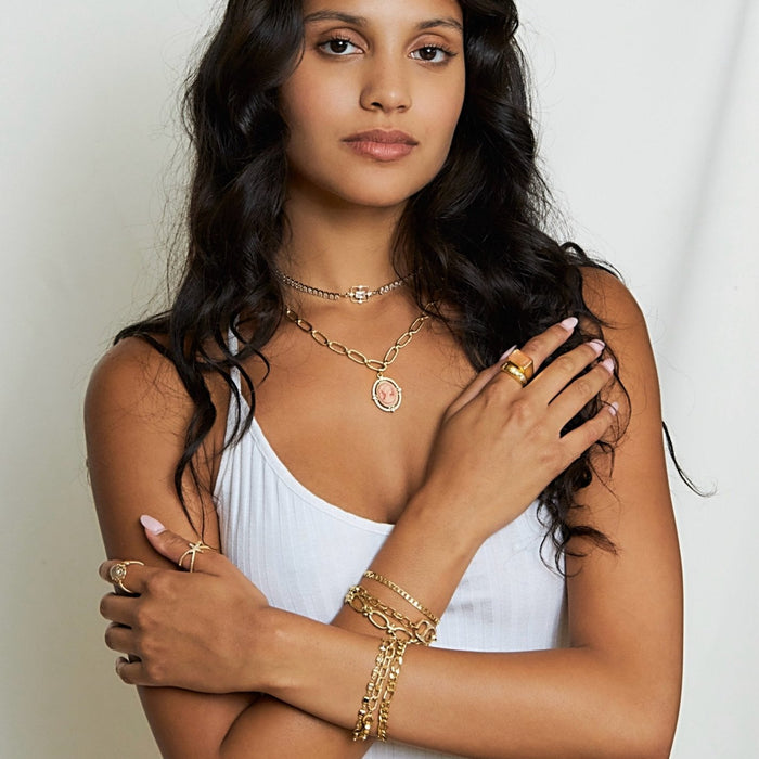 Golden Clasp Bracelet - thechristyfcollection