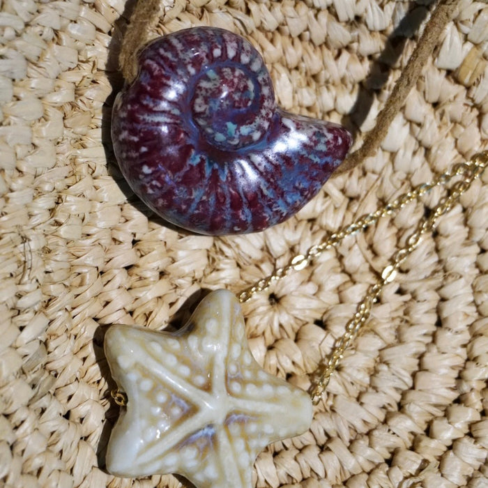 Red & Blue Ceramic Shell Necklace - thechristyfcollection
