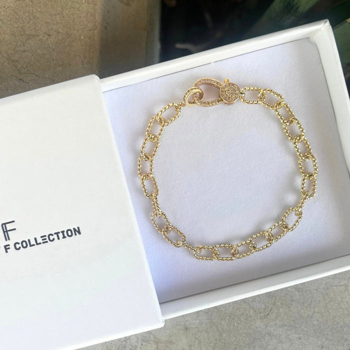 Golden Clasp Bracelet - thechristyfcollection